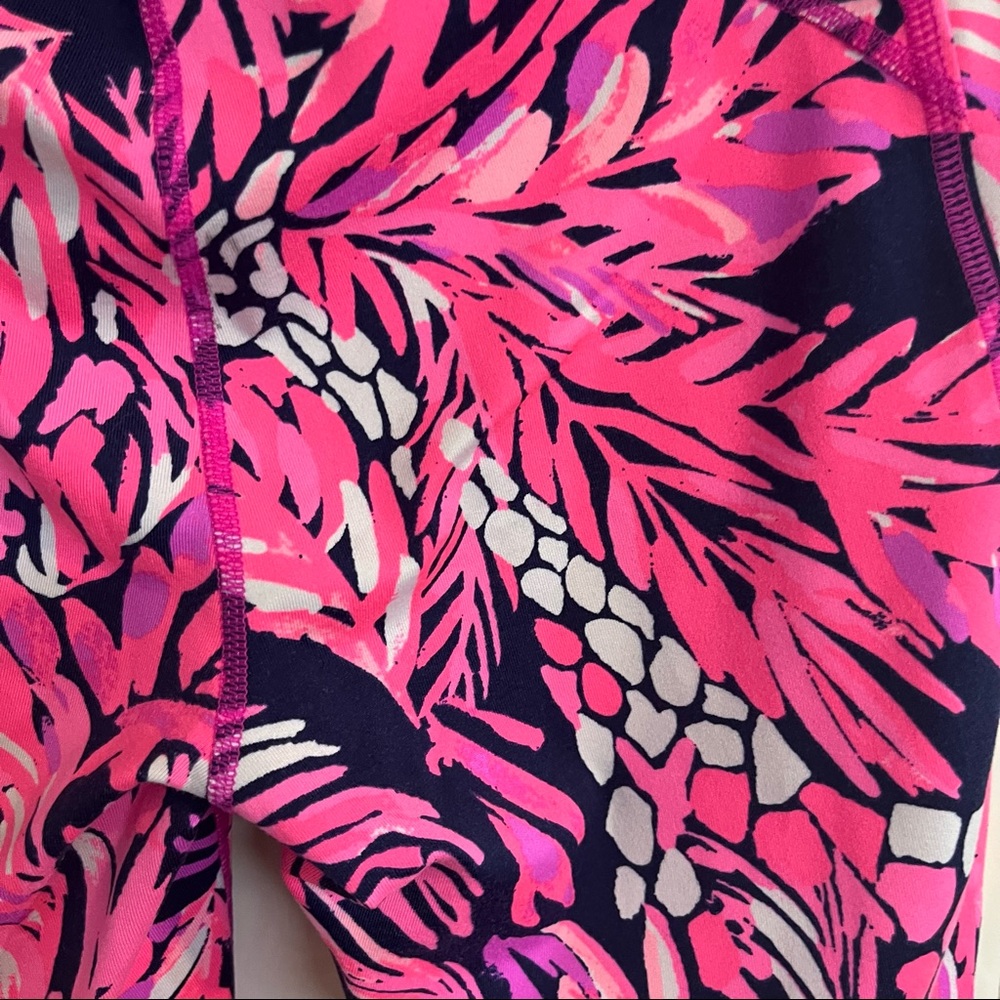 Lilly Pulitzer A Jungle In Here Cropped Luxletic Leggings Pink Navy Blue Large - Picture 9 of 11